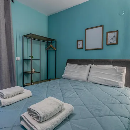 Incentro, By Ladadika *